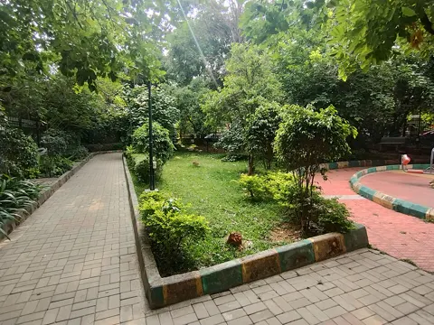 A neighbourhood park in J.P. Nagar, Phase 2
